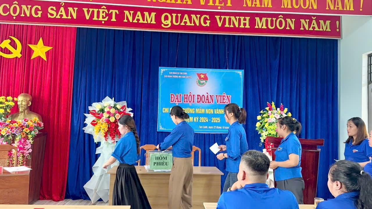 Đại hội Đoàn trường mầm non Vành Khuyên